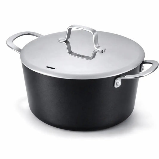 Alva Cookware 4.5-quart stock pot with lid, stainless steel construction, suitable for soups and stews.