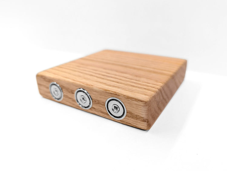 Magnetic Square Shelf in Oak
