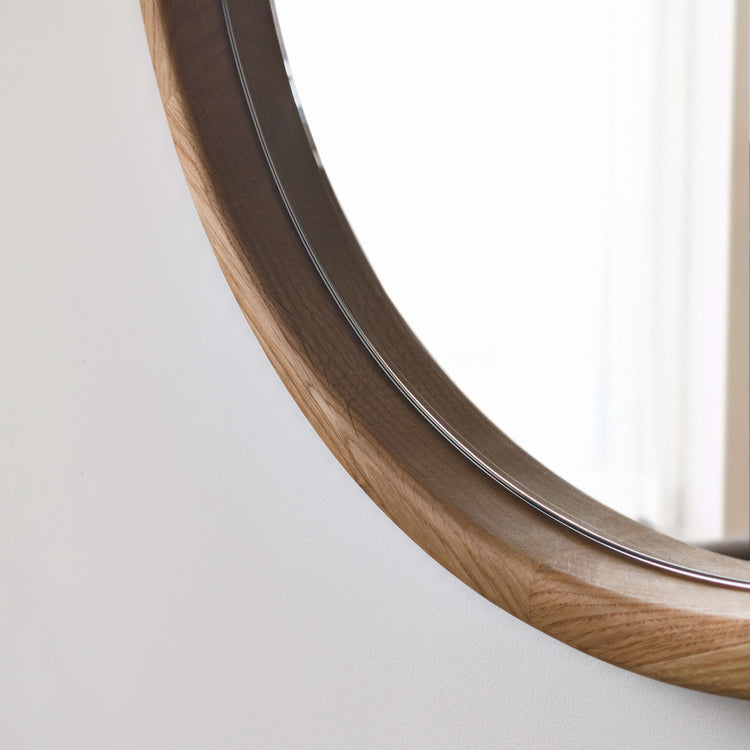 VARBROS THE KOLO wall mirror with a sleek, modern design, featuring a round reflective surface mounted on a stylish frame.